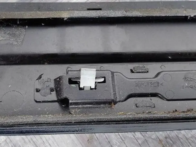 Молдинг крыши левый Land Rover Discovery 5 L462