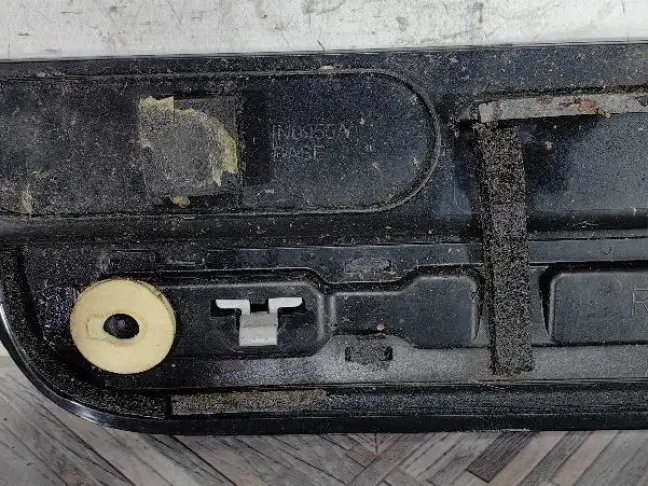 Молдинг крыши правый Land Rover Discovery 5 L462