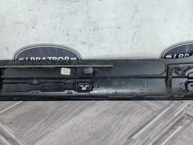 Молдинг крыши правый Land Rover Discovery 5 L462