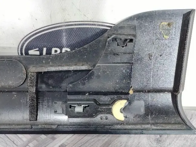 Молдинг крыши правый Land Rover Discovery 5 L462