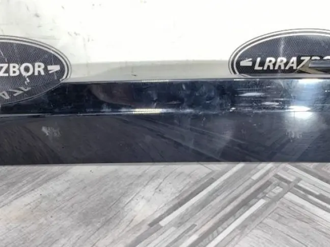 Молдинг стекла заднего Land Rover Discovery 5 L462