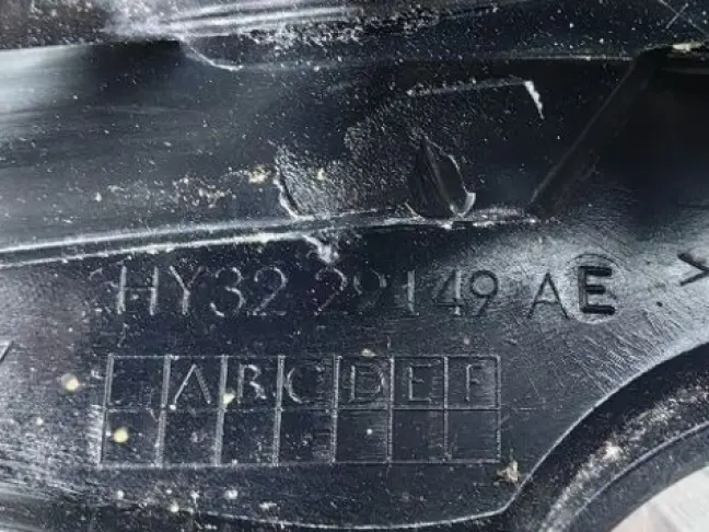 Молдинг стекла заднего Land Rover Discovery 5 L462