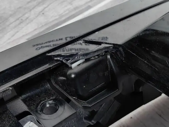 Молдинг стекла заднего Land Rover Discovery 5 L462