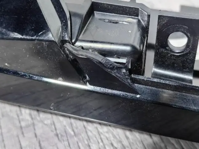 Молдинг стекла заднего Land Rover Discovery 5 L462