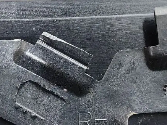 Молдинг стекла заднего Land Rover Discovery 5 L462