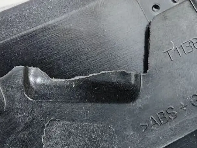 Молдинг стекла заднего Land Rover Discovery 5 L462