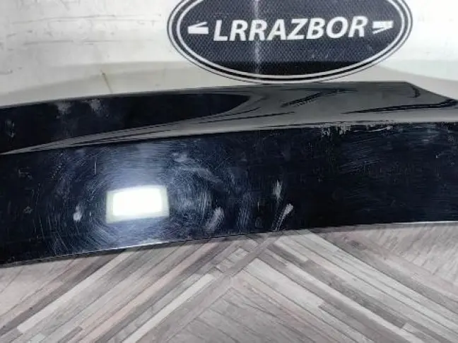 Молдинг стекла заднего Land Rover Discovery 5 L462