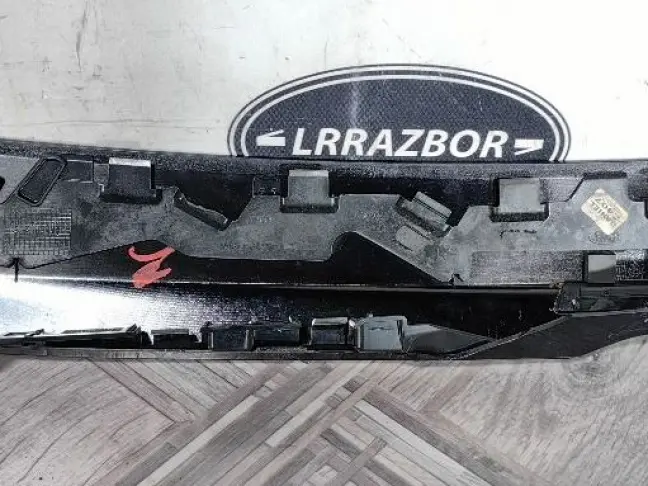 Молдинг стекла заднего Land Rover Discovery 5 L462