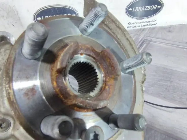 Кулак задний левый Land Rover Evoque I L538
