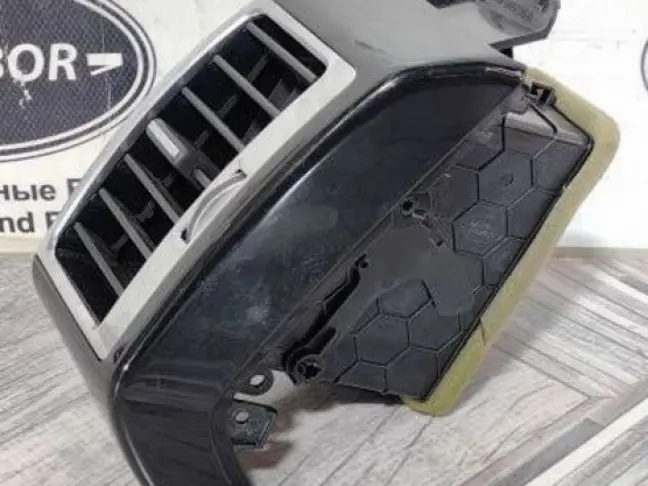 Дефлектор воздуховода Land Rover Discovery 5 L462