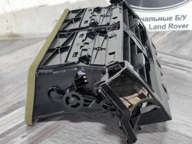 Дефлектор воздуховода Land Rover Discovery 5 L462