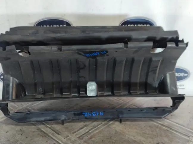 Диффузор радиатора  DISCOVERY 3 L319