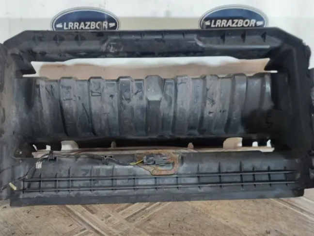 Диффузор радиатора  DISCOVERY 3 L319