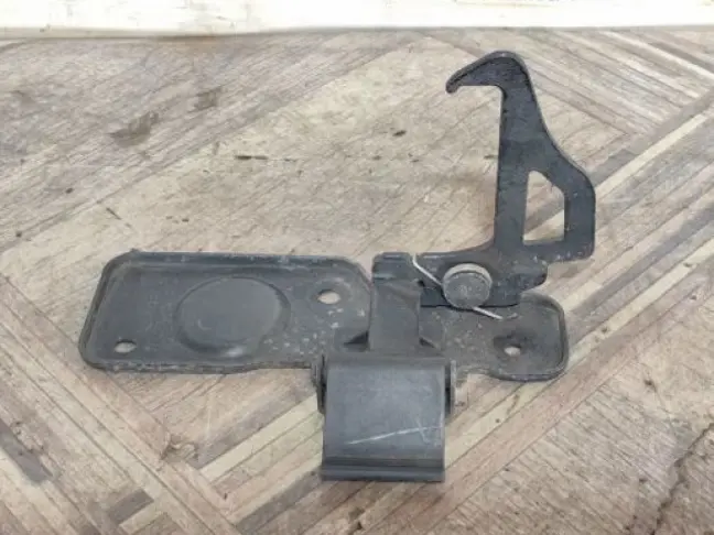 Защелка предохранительная капота Discovery 5 L462