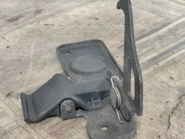 Защелка предохранительная капота Discovery 5 L462