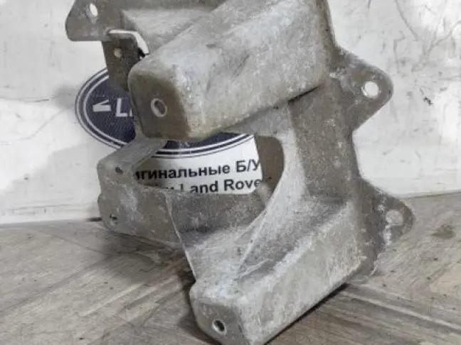 Кронштейн штанги Land Rover Discovery 5 L462