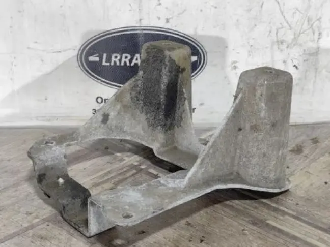 Кронштейн штанги Land Rover Discovery 5 L462