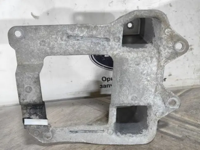 Кронштейн штанги Land Rover Discovery 5 L462