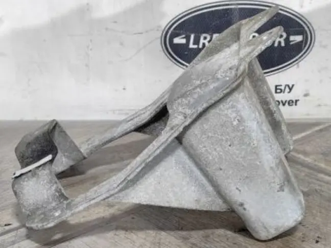 Кронштейн штанги Land Rover Discovery 5 L462