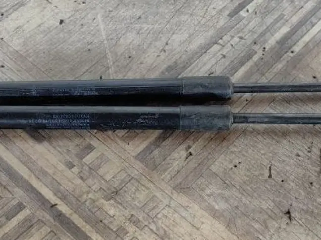 Амортизатор капота Land Rover Discovery 5 L462