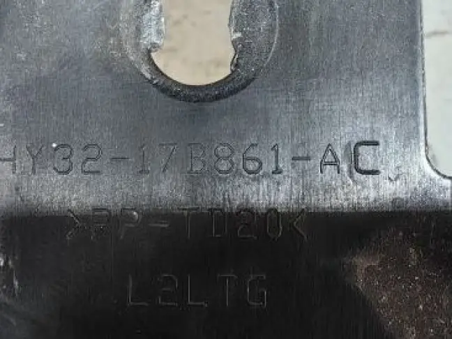 Кронштейн бампера Land Rover Discovery 5 L462