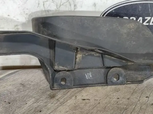 Брызговик задний правы Land Rover Discovery 5 L462