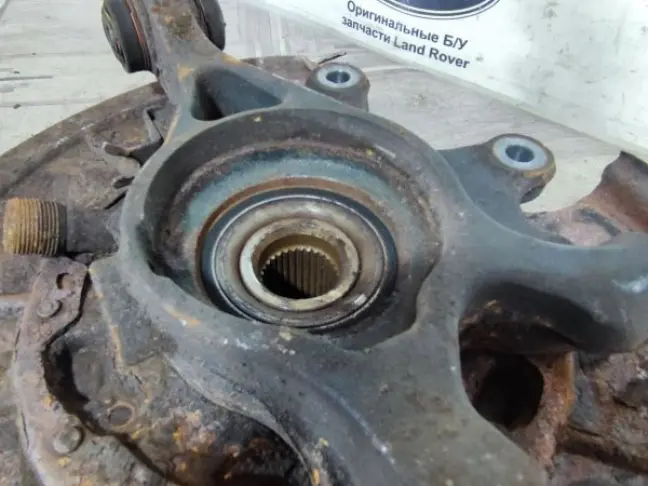 Кулак задний правый Range Rover Sport L320