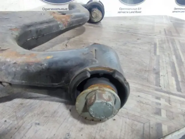 Рычаг передний нижний левый Range Rover Sport L320