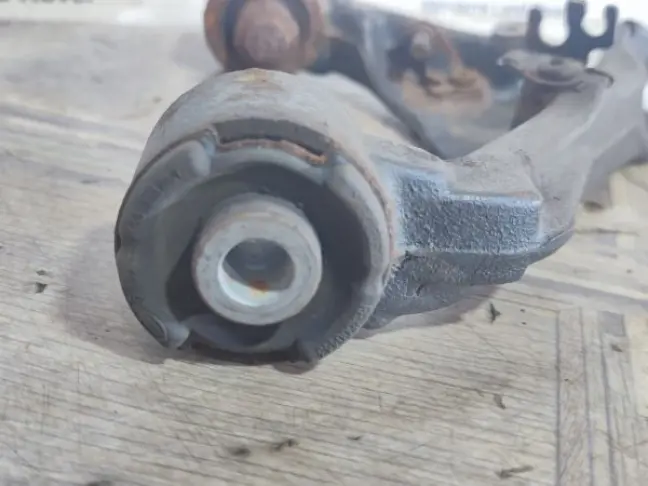 Рычаг передний верхний левый Land Rover Sport L320