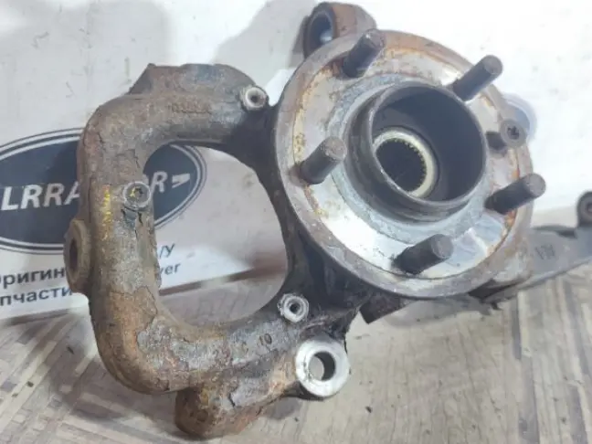 Кулак передний левый  Range Rover Sport L320 09-13