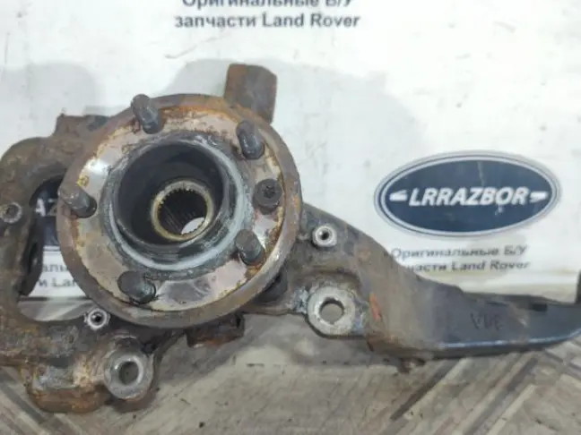 Кулак передний левый  Range Rover Sport L320 09-13