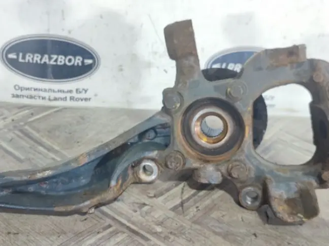Кулак передний левый  Range Rover Sport L320 09-13