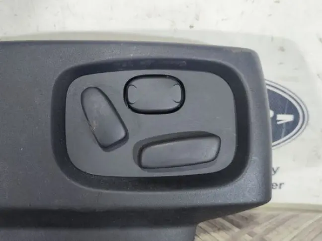 Накладка сидения правая Sport L320 09-13