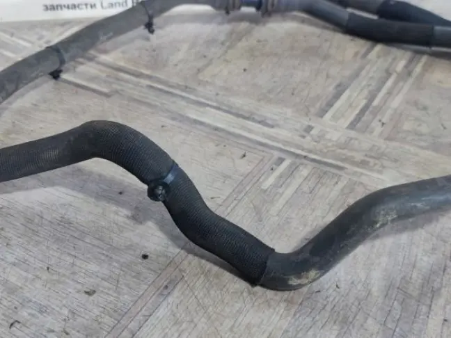 Патрубок охлаждения Range Rover Sport L320 5.0