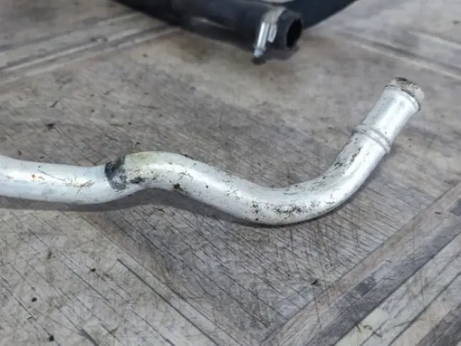 Патрубок охлаждения Range Rover Sport L320 5.0