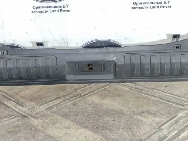 Накладка замка багажника Range Rover Sport 2 L494