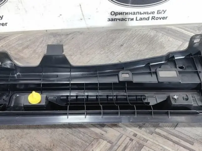 Накладка замка багажника Range Rover Sport 2 L494