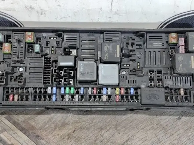 Блок предохранителей Range Rover Sport 2 L494