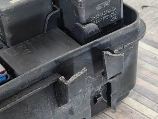 Блок предохранителей Range Rover Sport 2 L494