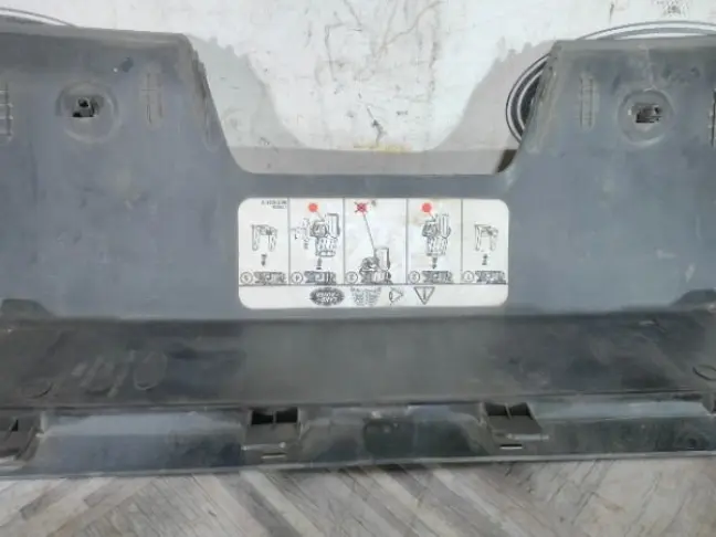 Заглушка бампера для Land Rover Sport L320 09-13