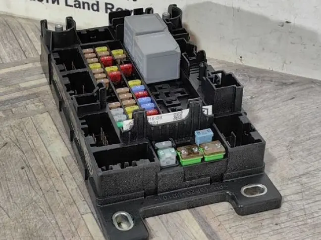 Блок предохранителей Jаguаr Е-Pаcе Х540