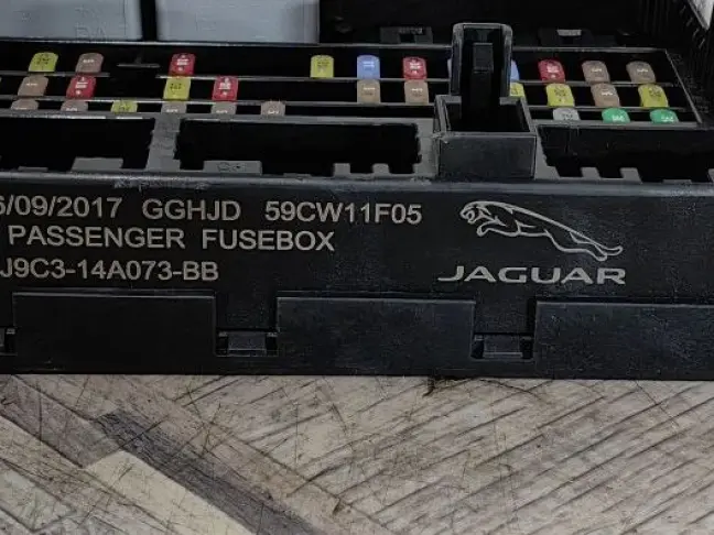 Блок предохранителей Jаguаr Е-Pаcе Х540