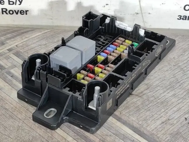 Блок предохранителей Jаguаr Е-Pаcе Х540