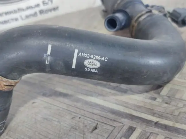 Патрубок Land Rover Range Rover Sport L320 5.0