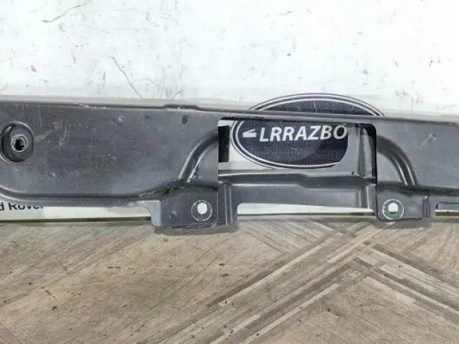 Кронштейн крыла переднего правого Disсovery 5 L462