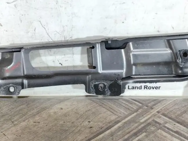 Кронштейн крыла переднего правого Disсovery 5 L462