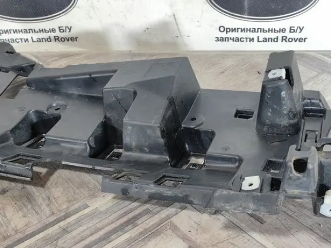 Кронштейн заднего бампера левый Disсovery 5 L462