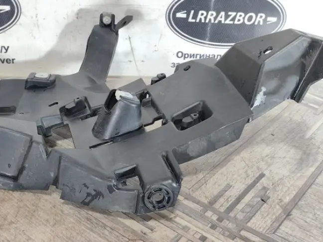 Кронштейн заднего бампера левый Disсovery 5 L462