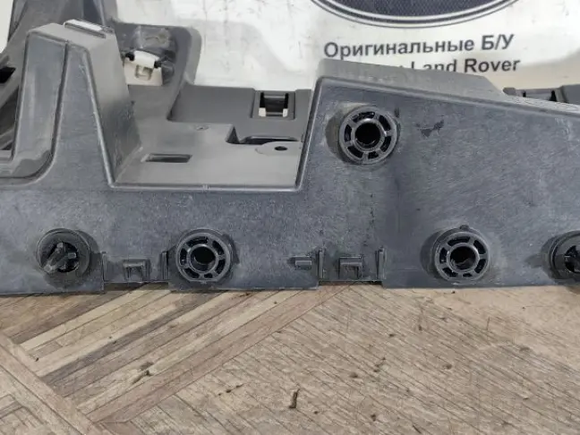 Кронштейн заднего бампера левый Disсovery 5 L462