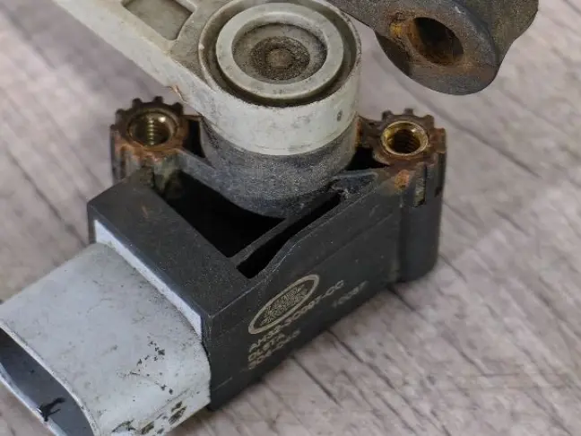 Датчик положения кузова передний RRS L320 рест